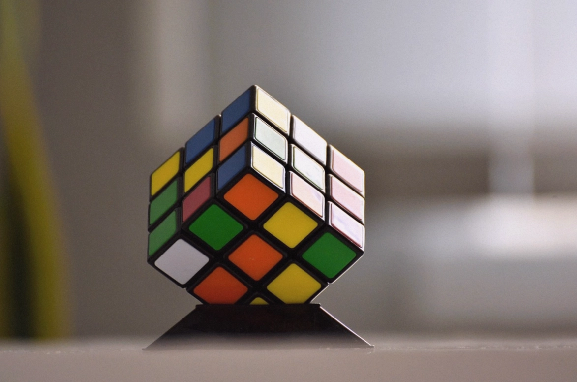 Puzzle mechanism being reset between escape room sessions